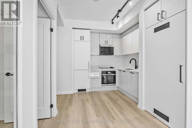 Photo - 280 Dundas St W Unit 504