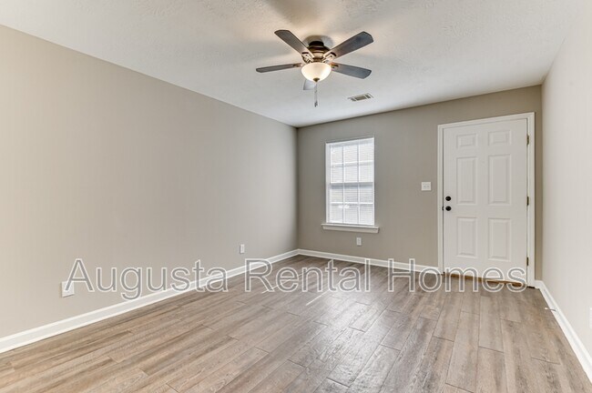 Photo - 1718A Hicks St