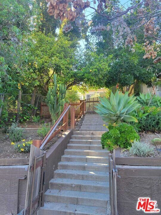 Building Photo - 1961 1/2 Echo Park Ave Rental