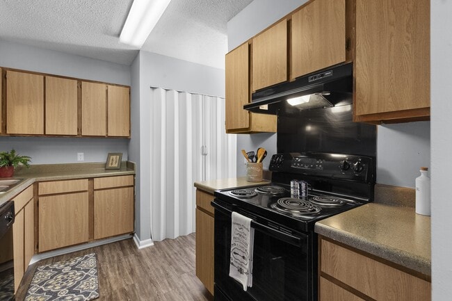 Everything you need to cook with ease at Lakeland East Apartments in Flowood, MS. Managed by Highlands Vista Group.