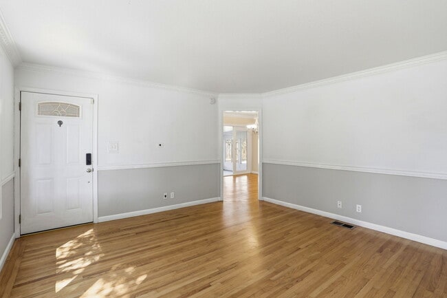 Photo - 933 Barstow Ct