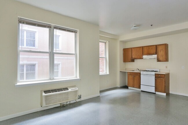 Photo - 203 ACADEMY St