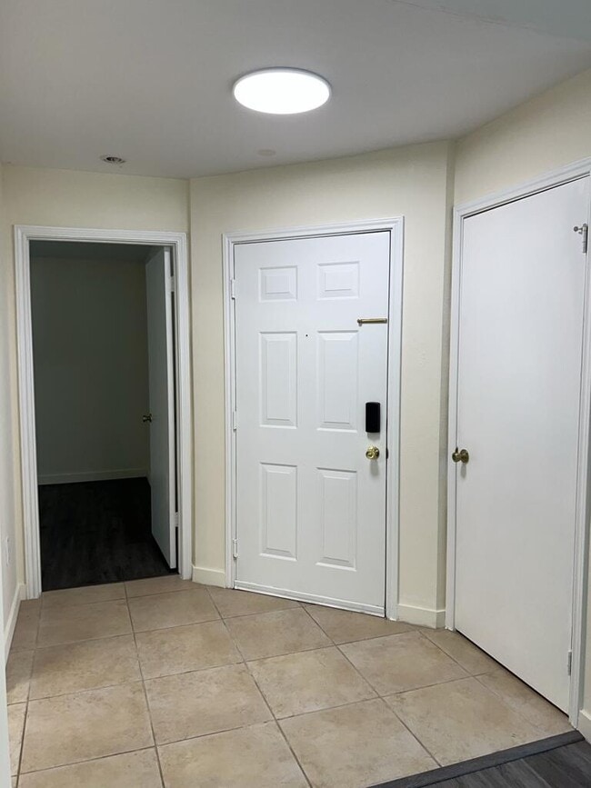 Photo - 2350 NW 33rd St Unit 807