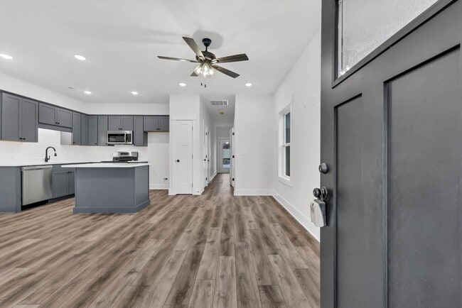 Photo - FANTASTIC 3 Bedroom 2 1/2 Bath Condo For Rent Near Downtown!