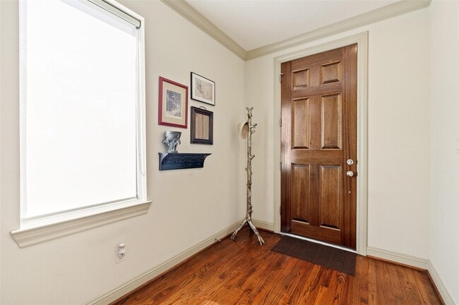 Building Photo - 1320 W 25th St Unit F Rental