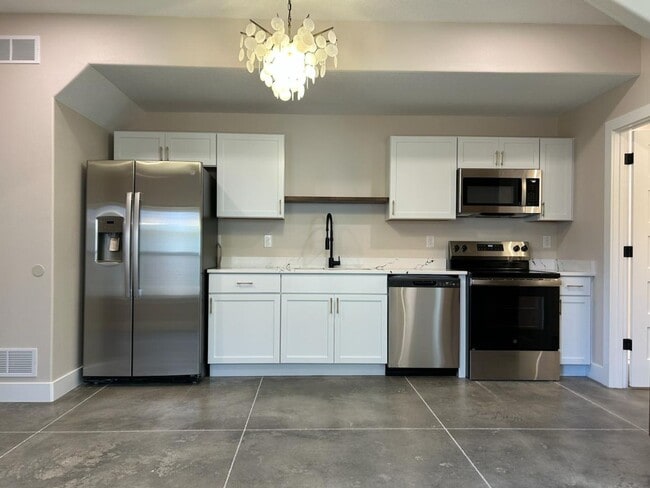 Building Photo - 940 M St SW Unit #B