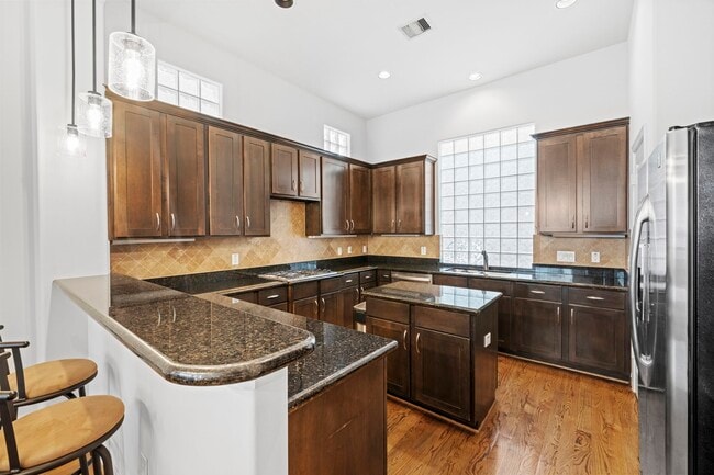 Photo - 2413 Ralph St