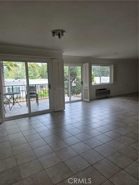 Photo - 2370 Via Mariposa W Unidad B