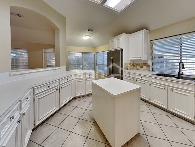 Photo - 104 Laguna Pointe Dr