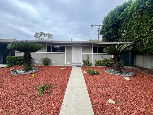 Building Photo - 5811 Agnes Ave