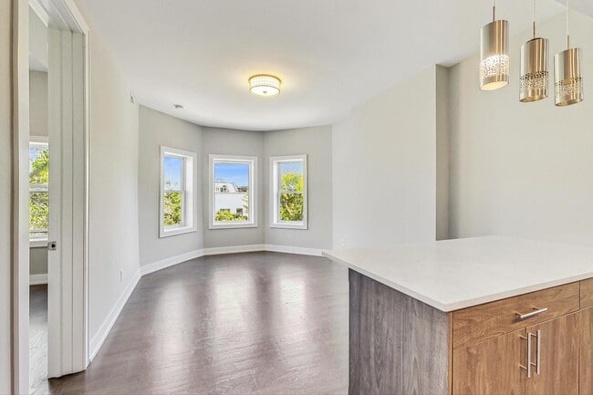 Photo - 2131 W Ohio St Unit 3