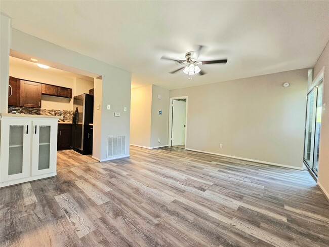 Building Photo - 909 Silber Rd Unit 36F