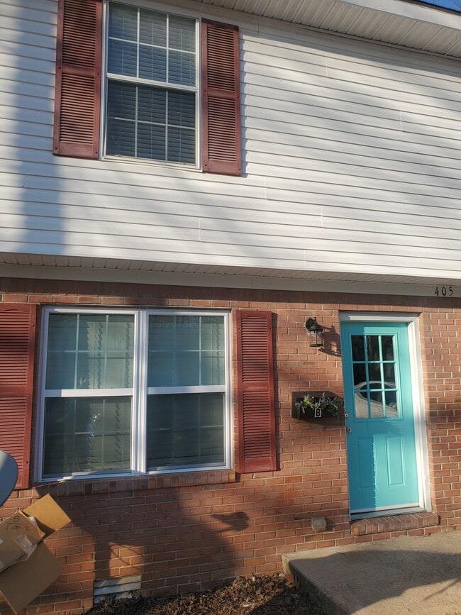 Front of Apt B - 405 Church St Unidad Apt B