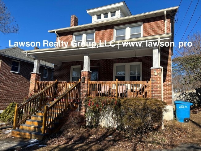 Building Photo - Heart of Grandin Court- Location, Location, Location!