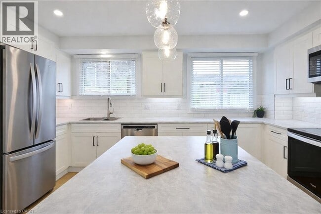 Photo - 150 Overlea Dr