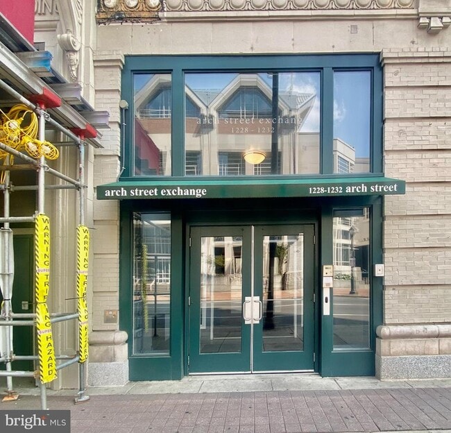 Building Photo - 1228-32 Arch St Unit 5C Rental