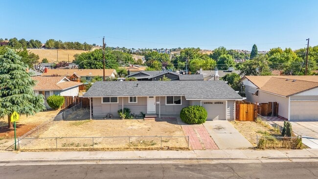 Photo - 2565 Pequop St