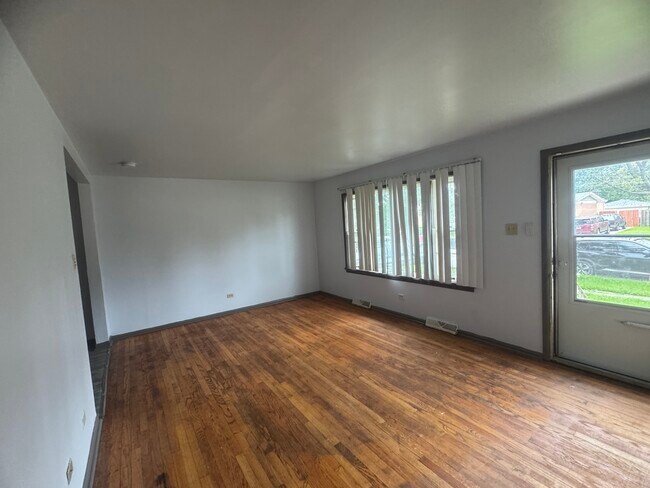 27 W 155th Pl