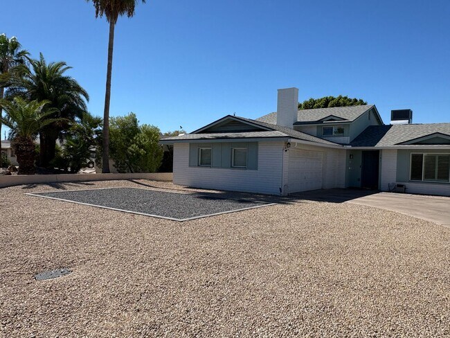 121 E Santa Cruz Dr