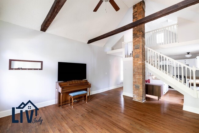 Photo - 1121 E 9th St