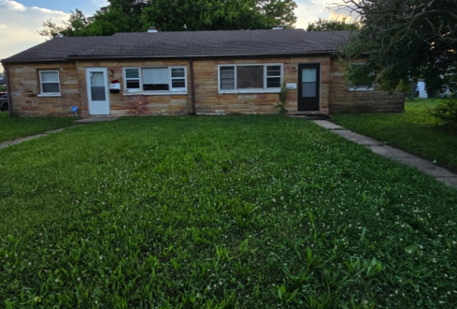 Building Photo - Two Bedroom Duplex located on the Eastside Near Arlington  and 21st Street !