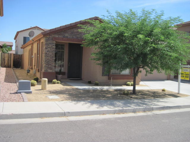 2721 E Le Grand Loop