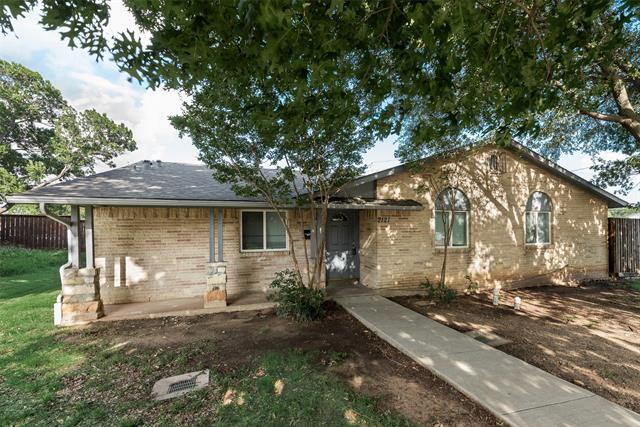 Photo - 2121 Austin Dr