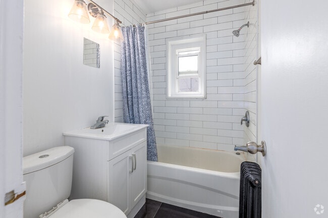 Bachelor - 413SF - Bathroom