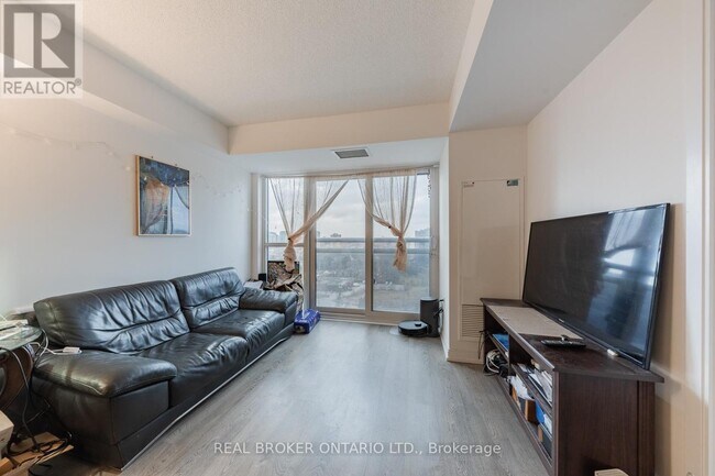 Photo - 275 Village Green Square Unit 1618