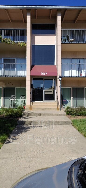 Building Photo - 7617 Fontainebleau Dr Unit #2145