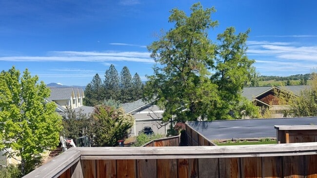 Peaceful 2-bedroom 1-bath Cottage with Dec... - Peaceful 2-bedroom 1-bath Cottage with Dec... House