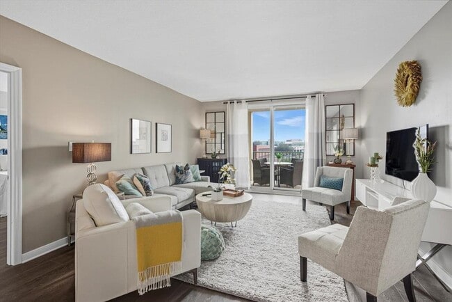 Building Photo - 300 S Duval St Unit 1108