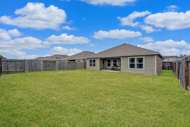 Building Photo - 15127 Willow Tree Ln