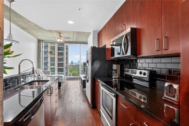 Photo - 361 17th St NW Unidad 2007