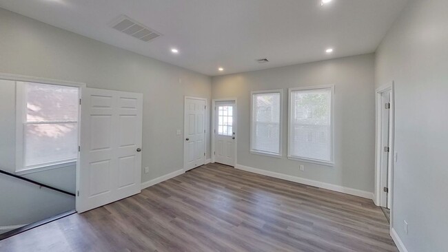 Photo - 23 Oakwood St Unit 2