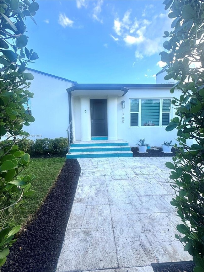 Photo - 1700 SW 16th Ter
