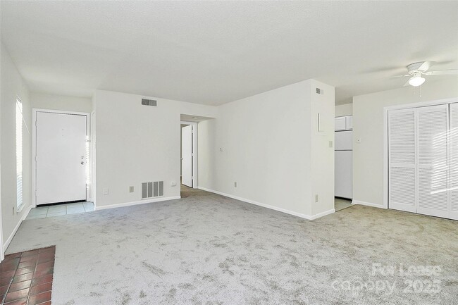 Photo - 6121 Heathstone Ln Unidad B