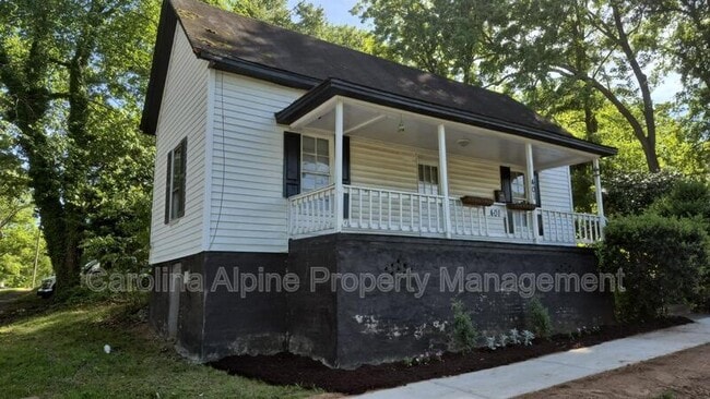 Photo - 401 Gardner St