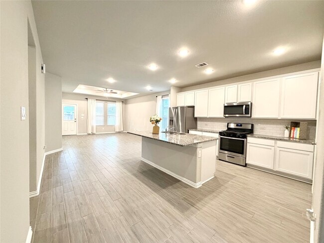 Photo - 8319 Divot Trce