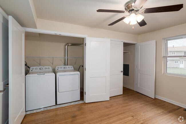 1BR, 1BA - 616SF - Laundry in Bedroom