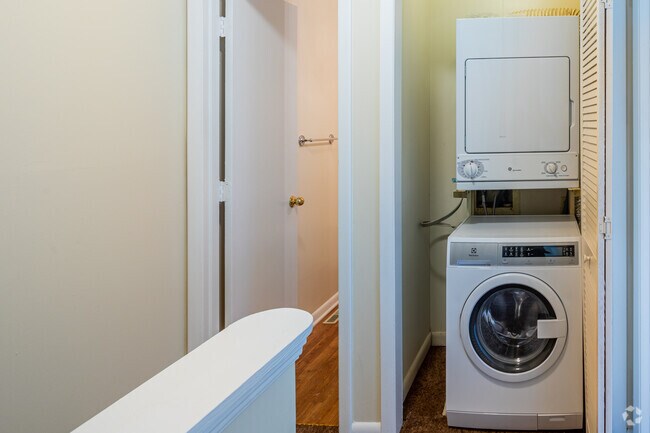 2BR, 1.5BA