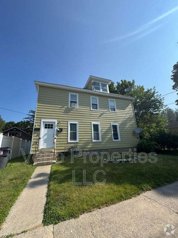 Building Photo - 122 South St Rental