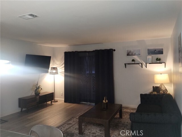 149 W 6th St