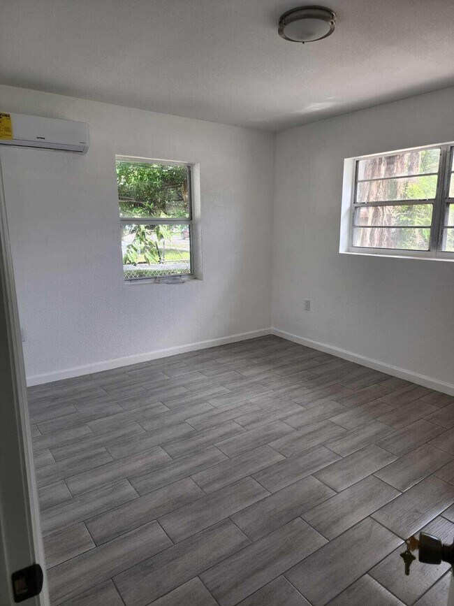 Photo - 1375 NE 147th St