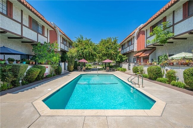 Building Photo - 2450 E Del Mar Blvd