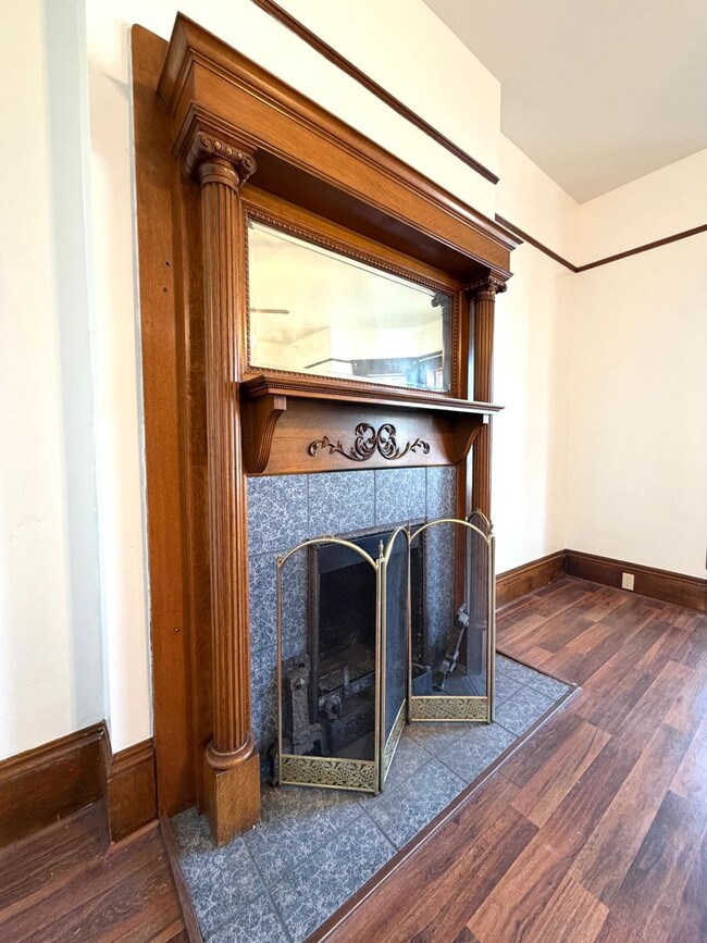 Photo - 4 Bed 1.5 Bath Victorian Style Single Fami...