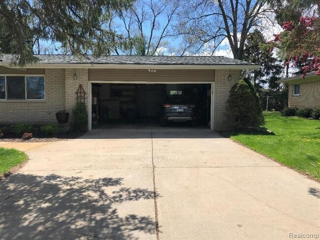 Photo - 8135 Kenwick St
