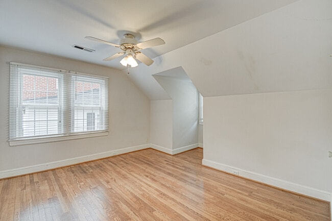 13 x 11 bedroom/den - 1612 W 1st St Unit B