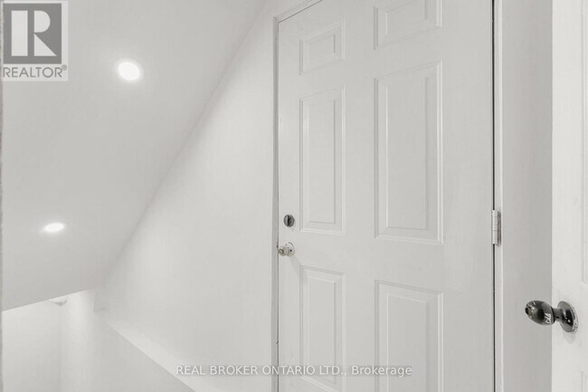 Photo - 1098 Sawgrass Crescent