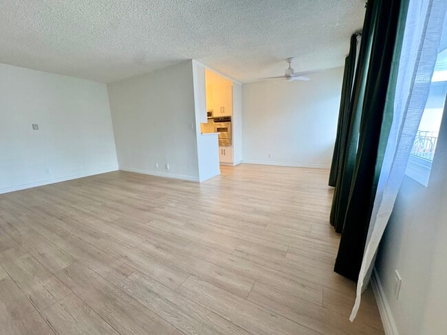 Photo - 11015 National Blvd